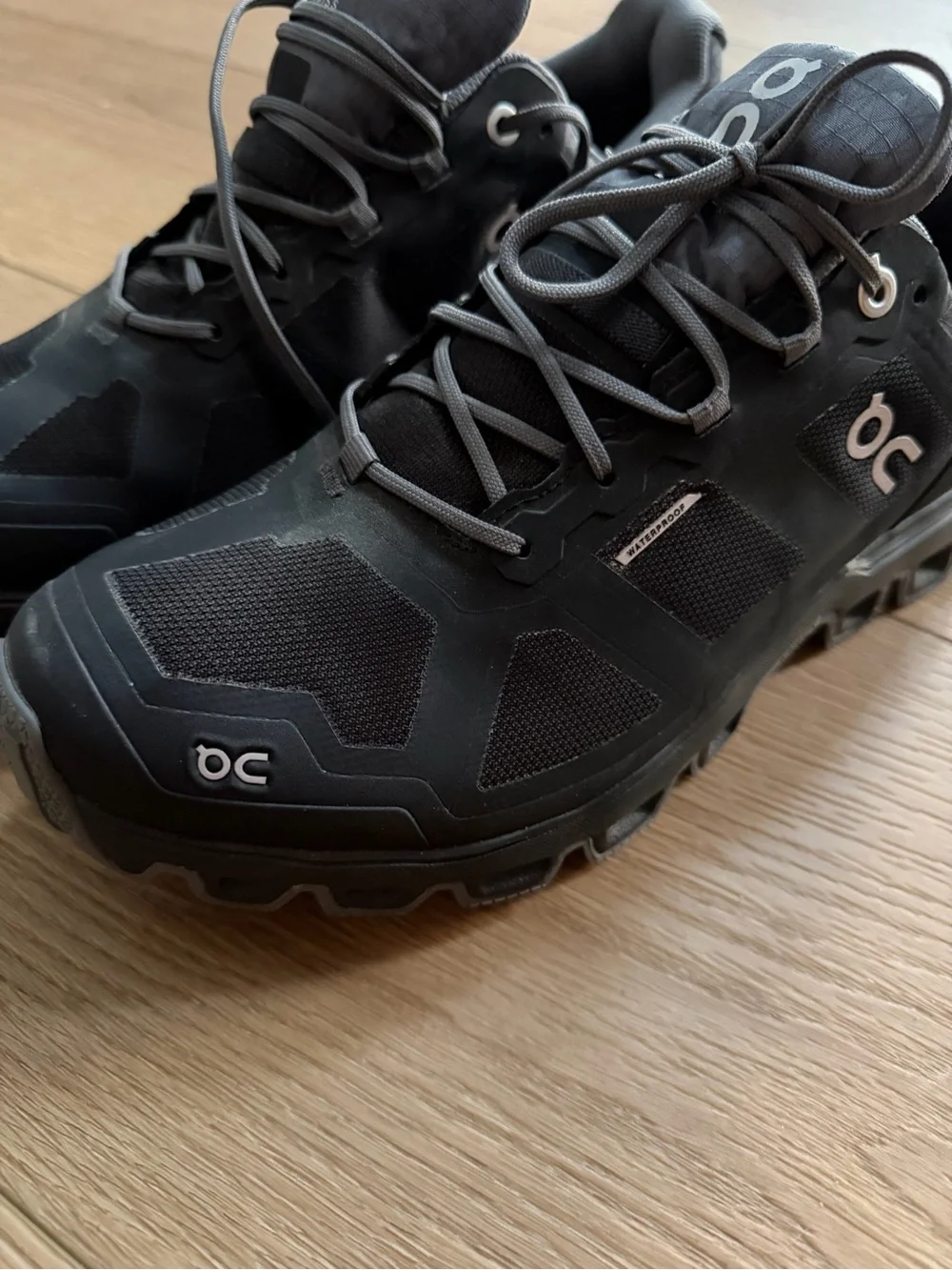 On Cloudventure Waterproof Trail Running Shoes Mens 9 Black Grey Hiking